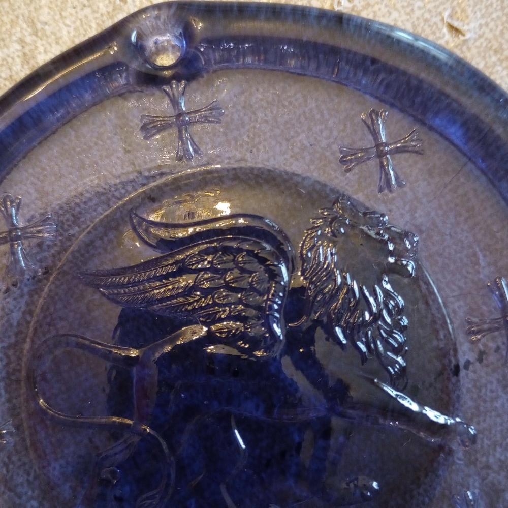 Blenko suncatcher lion with wings